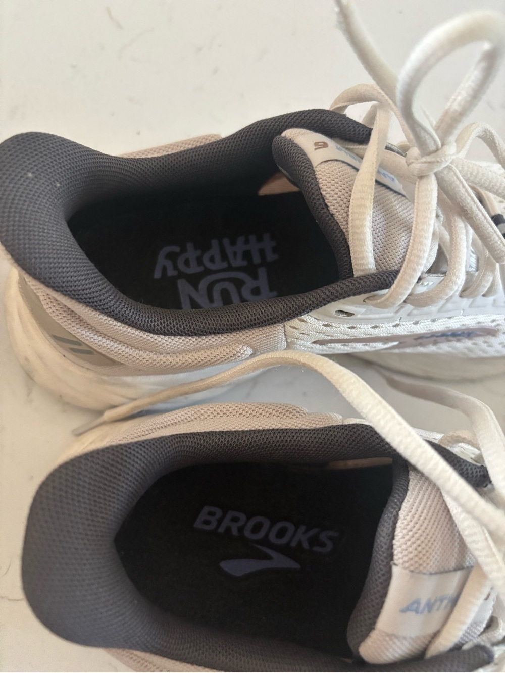 Brooks women’s White and Gray Athletic Lace-Up Sneakers